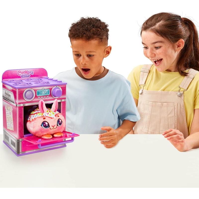 COOKEEZ MAKERY Cinnamon Treatz Oven. Mix & Make a Plush Best Friend! Place Your Dough in The Oven and Be Amazed When A Warm, Scented, Interactive, Friend Comes Out! Which Will You Make?