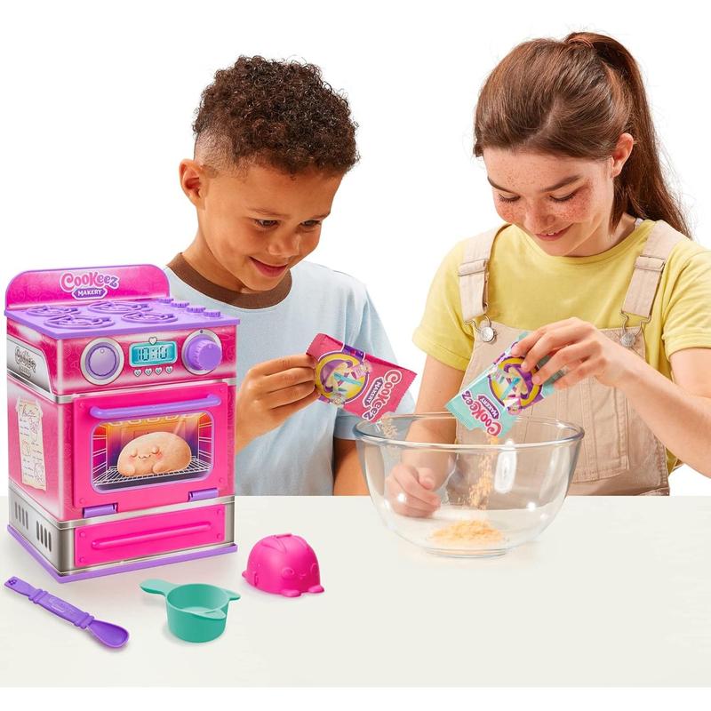 COOKEEZ MAKERY Cinnamon Treatz Oven. Mix & Make a Plush Best Friend! Place Your Dough in The Oven and Be Amazed When A Warm, Scented, Interactive, Friend Comes Out! Which Will You Make?