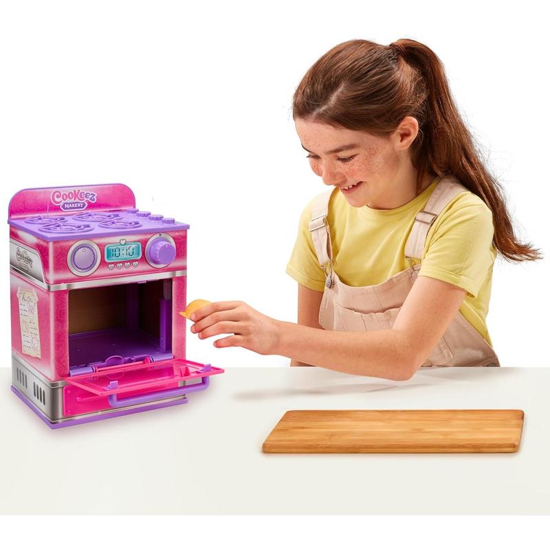 COOKEEZ MAKERY Cinnamon Treatz Oven. Mix & Make a Plush Best Friend! Place Your Dough in The Oven and Be Amazed When A Warm, Scented, Interactive, Friend Comes Out! Which Will You Make?