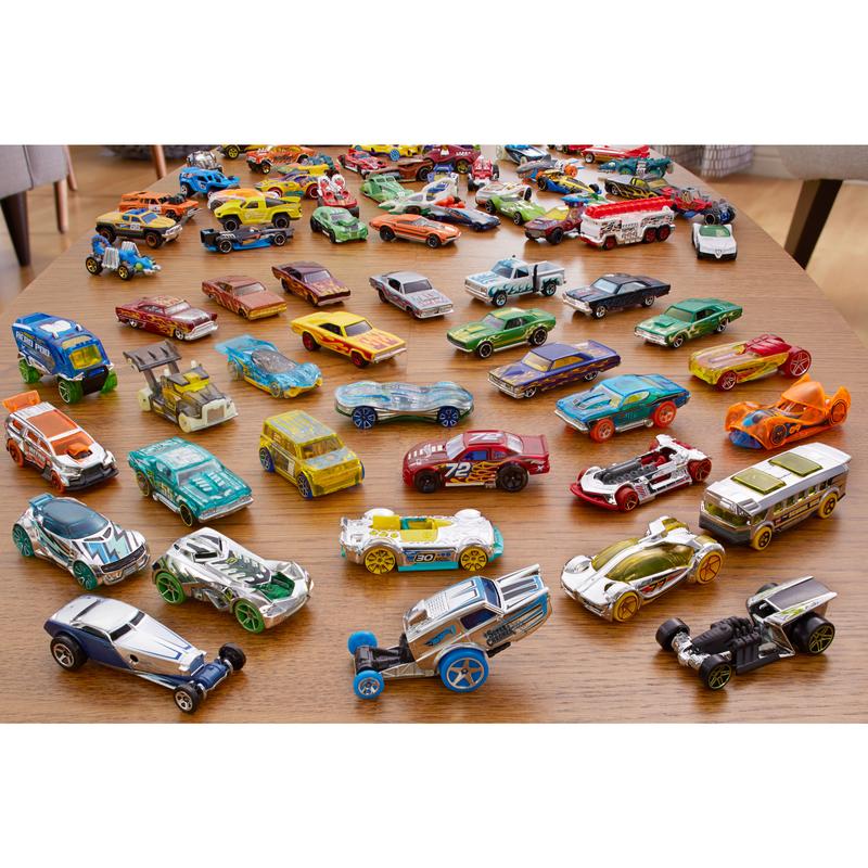 Hot Wheels Set of 20 Toy Sports & Race Cars in 1:64 Scale, Collectible Vehicles (Styles May Vary)