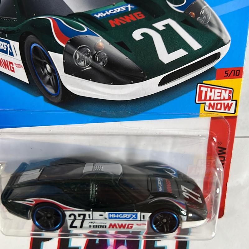 Hot Wheels 67 Ford GT40 MK.IV Diecast Car - Scale 1:64