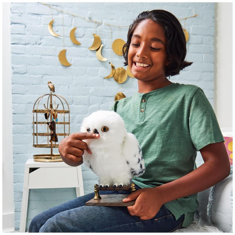 Wizarding World Harry Potter Enchanting Hedwig Interactive Owl with Over 15 Sounds and Movements and Hogwarts Envelope for Kids 5 and Up