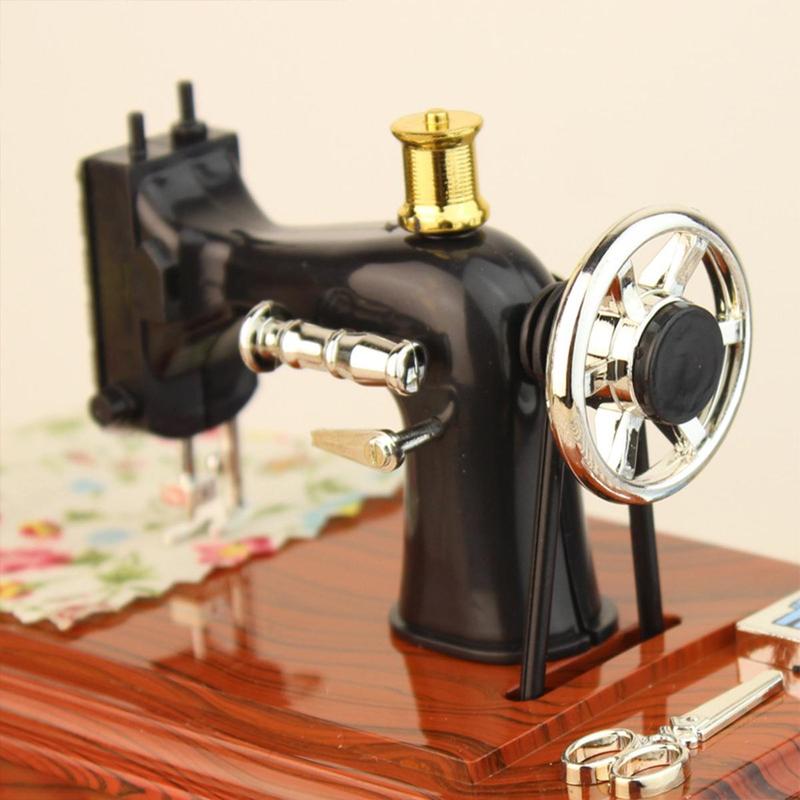 Mini Sewing Machine Design Music Box, 1 Count Clockwork Vintage Music Box Room Decor, Desktop Decorative Ornaments for Home Living Room Bedroom Office