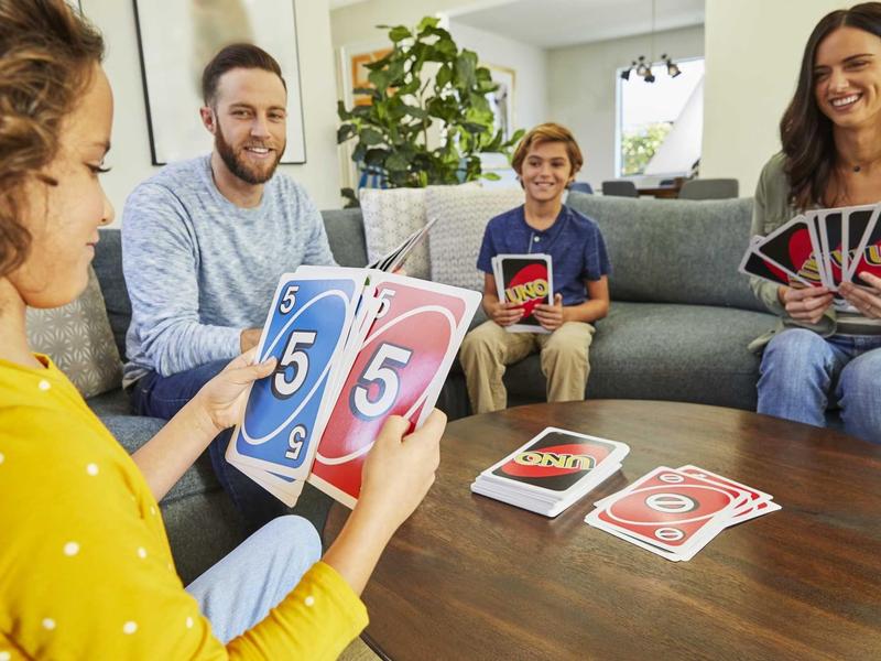 Mattel Games ​Giant UNO Official Card Game for Kids, Adults & Family Night, Oversized Cards & Customizable Wild Cards for 2-10 Players