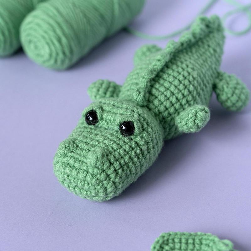 Crochet Starter Kit, 2 Counts set Cute Crocodile Design Crochet Kit, DIY Handmade Lover Starter Kit with Step-by-step English Video Tutorials