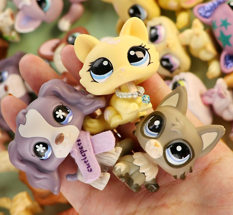 Random 5PC Figure Pets and Random 10PC Accessories for LPS Collection