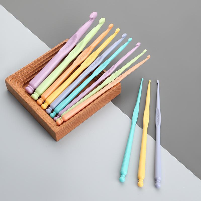 Random Color Lightweight Crochet Hook, 12pcs Lace Crochet Hook Needle, DIY Yarn Weaving Tool, Knitting Tool, Braiding Crochet Sewing Tools, Portable Sewing Accessories For Home And Outdoor Travel