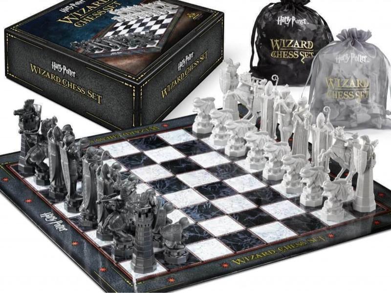 PrestigeQuill: The Noble Collection Harry Potter Wizard Chess Set