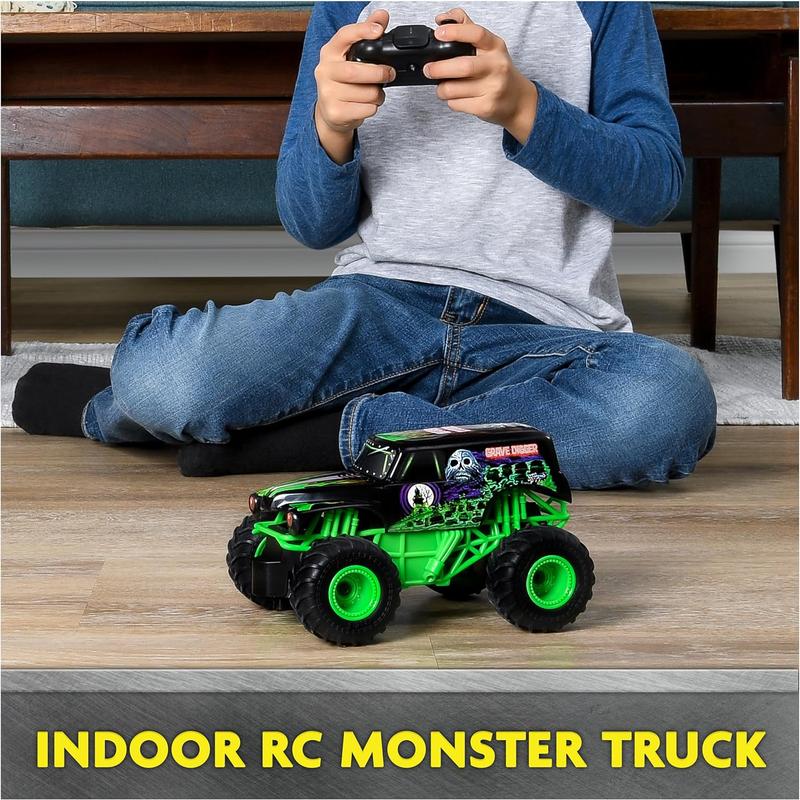 Monster Jam, Official Grave Digger Remote Control Monster Truck, 1:24 Scale, 2.4 GHz, Kids Toys for Boys and Girls Ages 4 and up